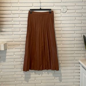 New with tags! Never worn Cupcakes and Cashmere pleated skirt